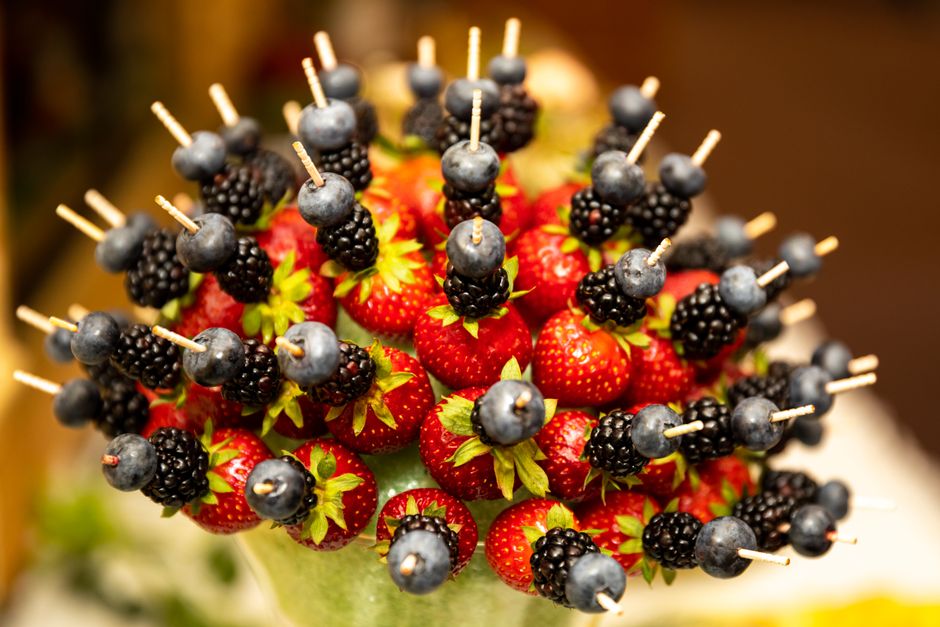 Homemade Fruit Popsicles: A Family Kitchen Project